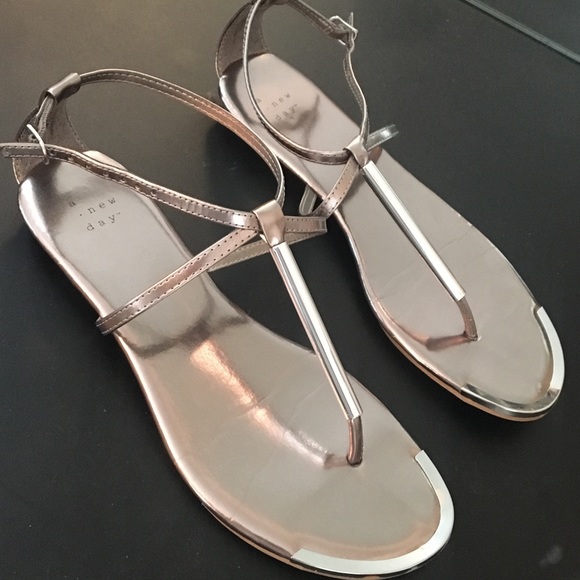 sandals - Picture 2 of 3